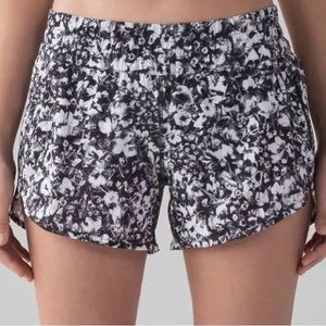 Lululemon Athletica Hotty Hot High-Rise Black and White Floral Shorts. Size 4